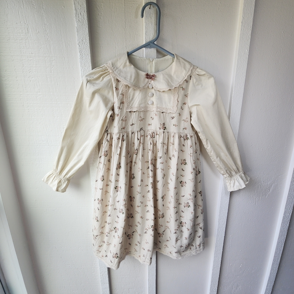 ROOM 27 made in Ukraine Girls Cream Floral Long Sleeve Smocked Dress Size 134(M)